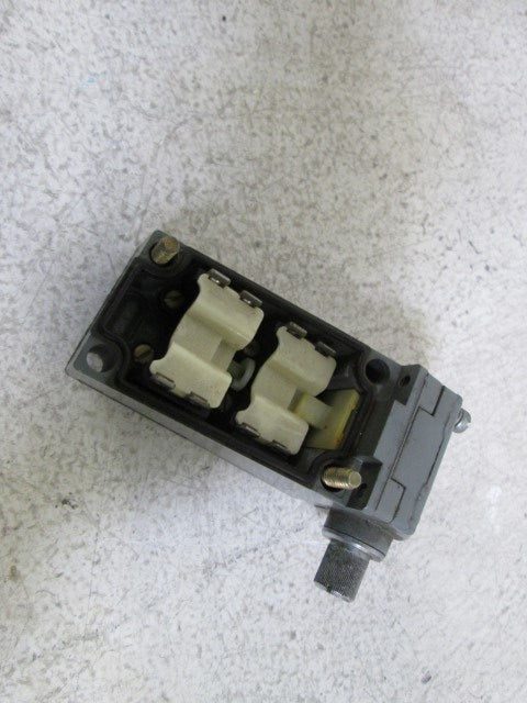 SQUARE D LIMIT SWITCH 9007-B62C (AS PICTURED) *AS IS*