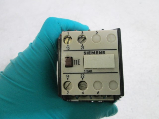 SIEMENS CONTACTOR RELAY 24VDC 3TB40 12-0B *NEW NO BOX*
