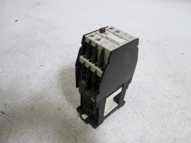 SIEMENS CONTACTOR RELAY 24VDC 3TB40 12-0B *NEW NO BOX*