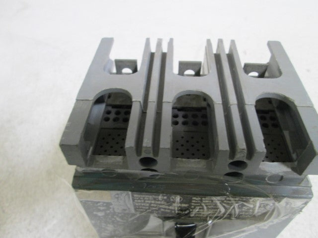 WESTINGHOUSE CIRCUIT BREAKER (GRAY) HFB3030 *USED*