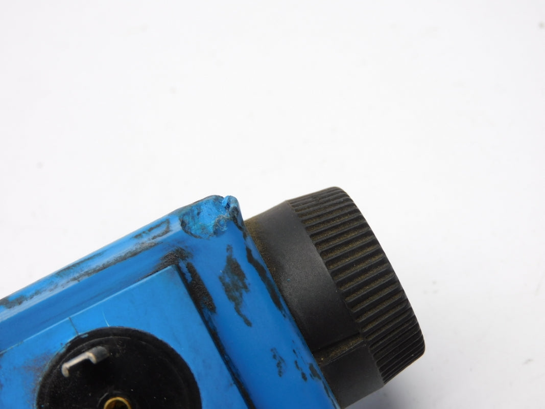 VICKERS DG4V3S2CMUB560 02-109686 110/120V .48/.46A 5000PSI UNMP