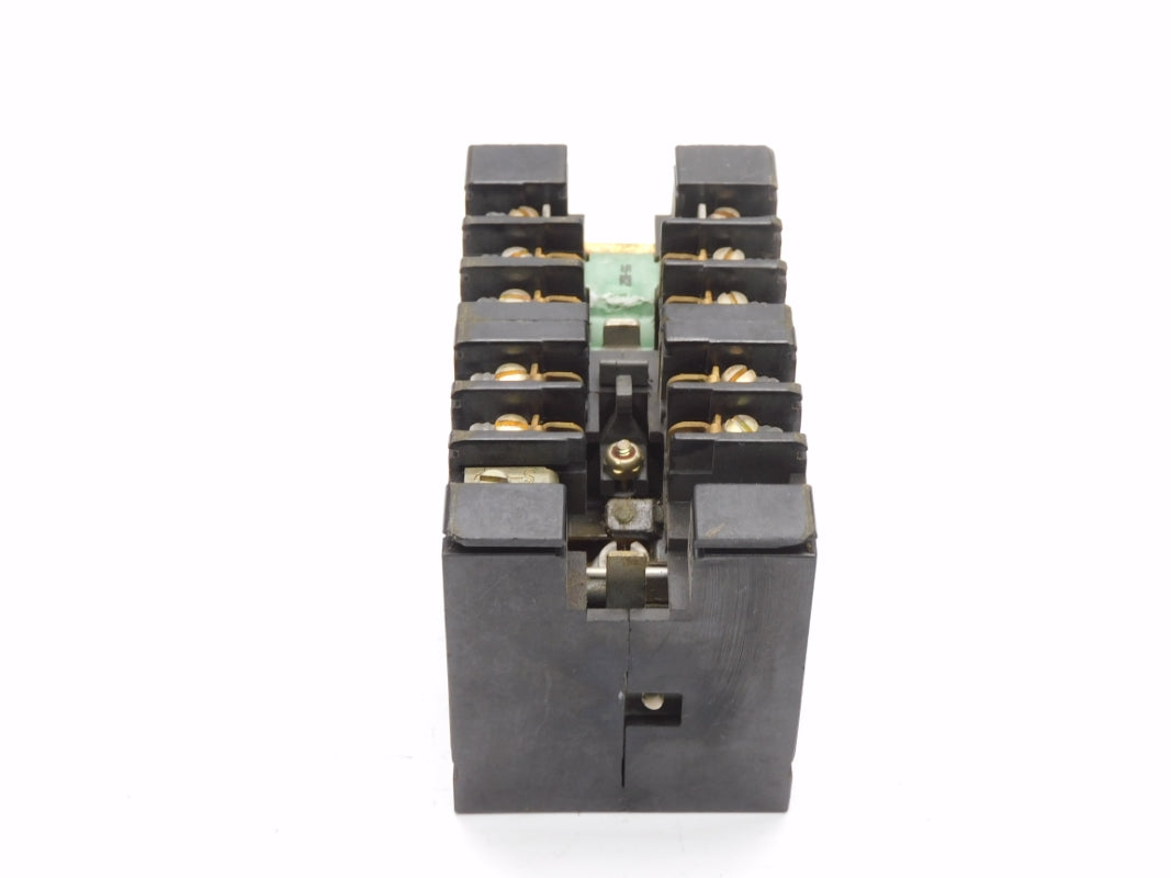 GENERAL ELECTRIC CR122A04302AA 300V 10A UNMP