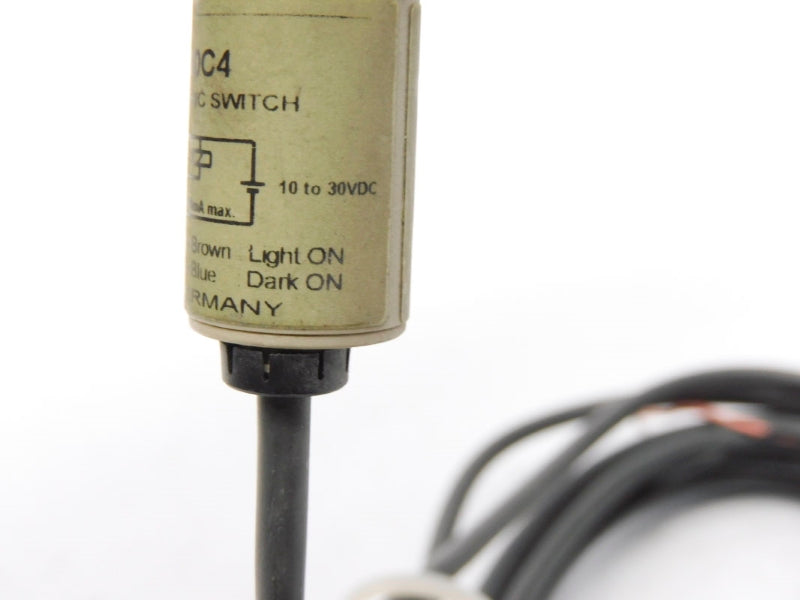 OMRON E3F2-DS30C4 10-30VDC UNMP
