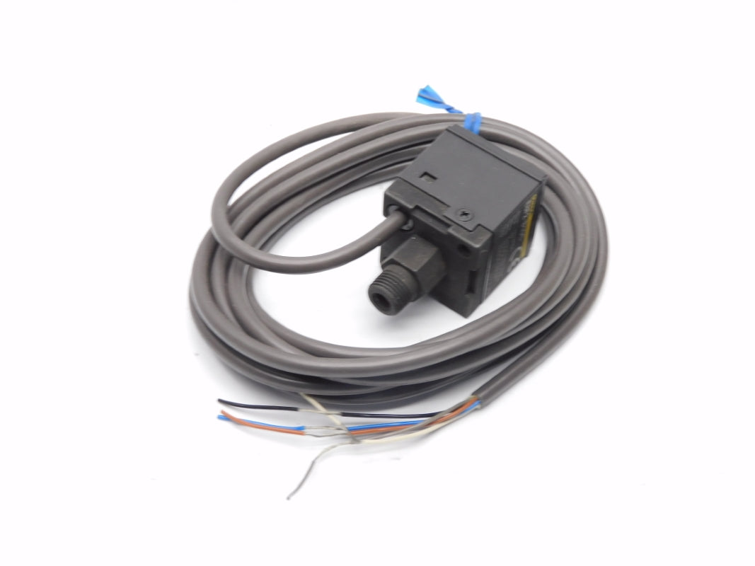 OMRON E8F2-B10C 12-24VDC NSMP
