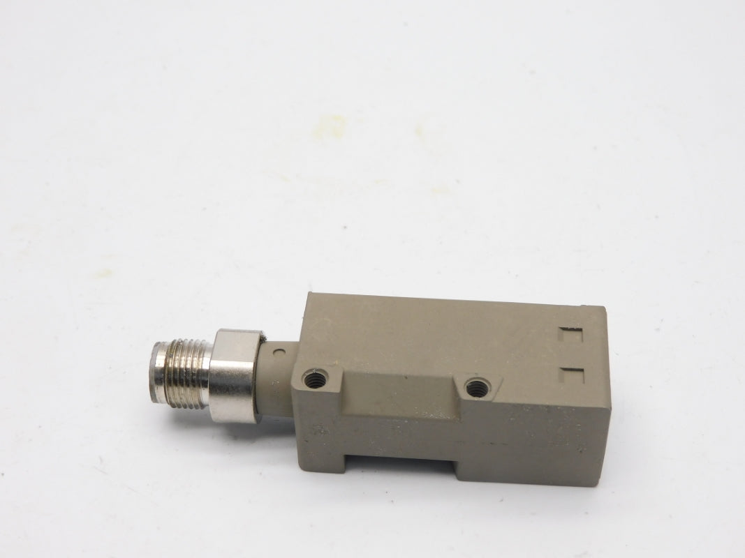 OMRON E3S-CT16-L 10-30VDC UNMP