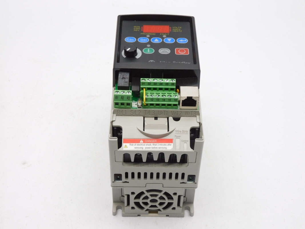 ALLEN BRADLEY 22A-A2P3N104 SER. A F/W  6.01 180-264V 6.0A NSMP