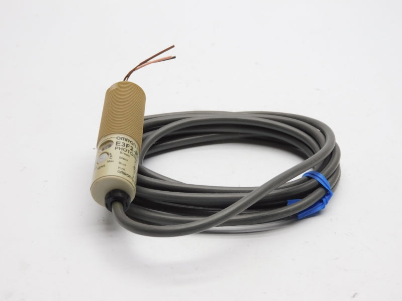 OMRON E3F2-R4C4 10-30VDC NSNP