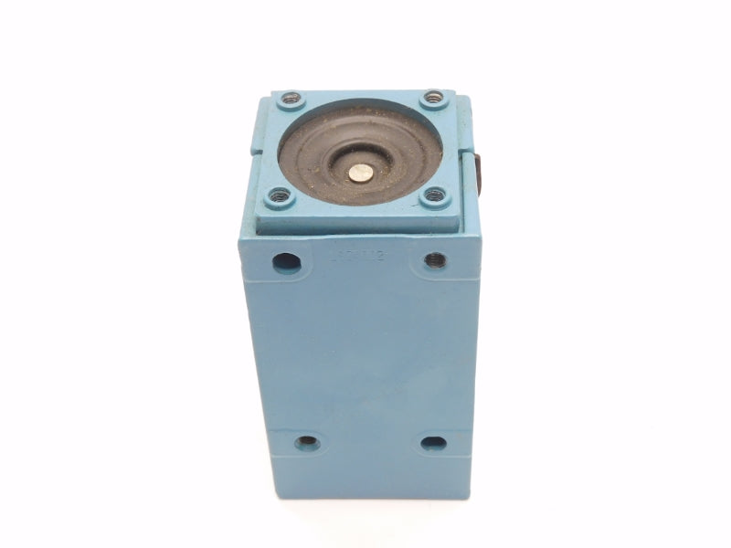 MICRO SWITCH LSA2R 120VAC 10A (AS PICTURED) NSNP