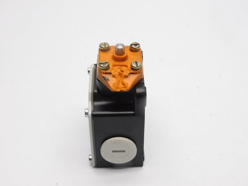 SIEMENS 3SE2100-0F 500V 6A UNMP