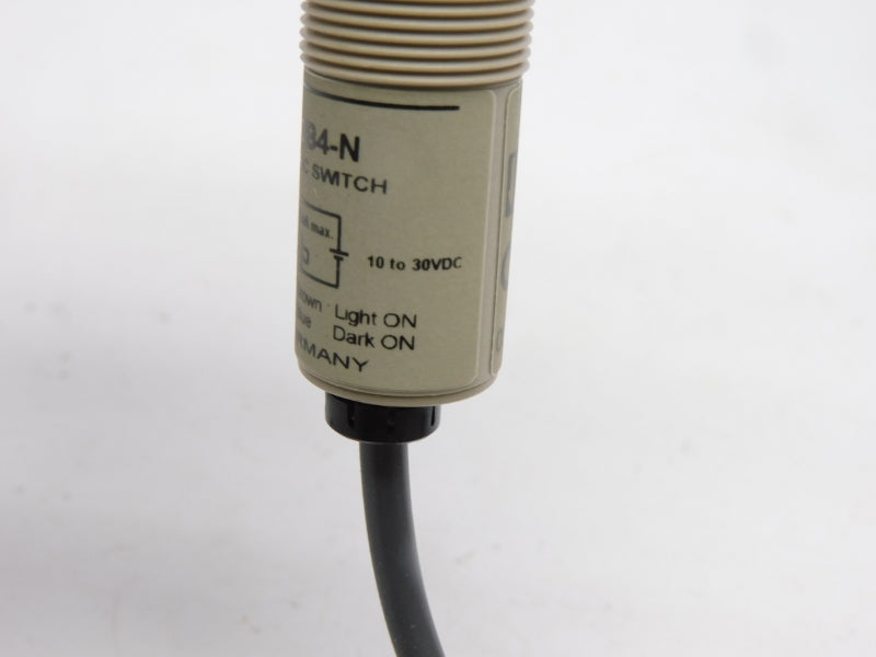 OMRON E3F2-DS10B4-N 10-30VDC 2M NSMP