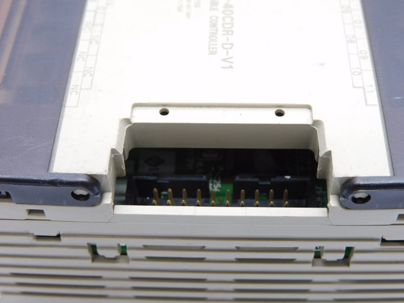 OMRON CPM1A-40CDR-D-V1 24VDC 20A (AS PICTURED) NSNP