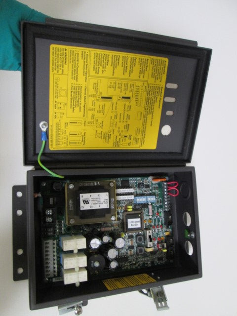 STI SAFETY LIGHT CURTAIN CONTROL 28509-0020 *NEW NO BOX*