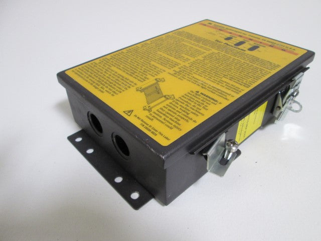 STI SAFETY LIGHT CURTAIN CONTROL 28509-0020 *NEW NO BOX*