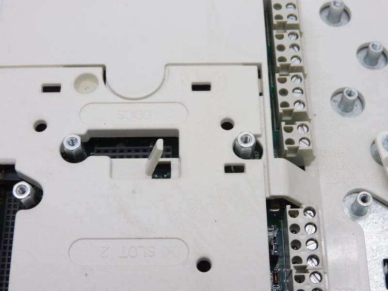 ABB ACS800-U1-0016-5+P901 380-500VAC 17A F/W ASXR7360 (AS PICTURED) UNMP
