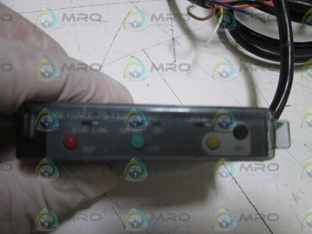 KEYENCE AMPLIFIER PNP ONETOUCH CALIBRATION FS-T22P *USED*