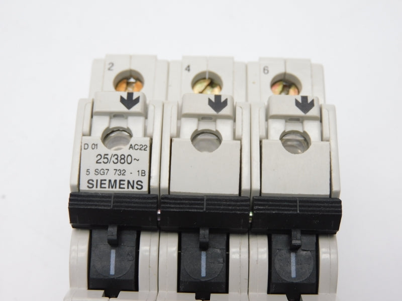 SIEMENS 5SG7732-1B 380V 25A UNMP