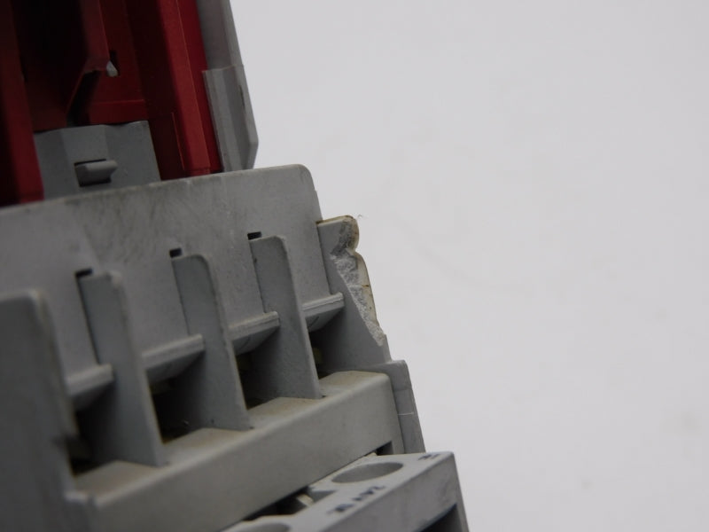 ALLEN BRADLEY 100S-C09ZJ14C SER. A 24VDC 32A (AS PICTURED) UNMP