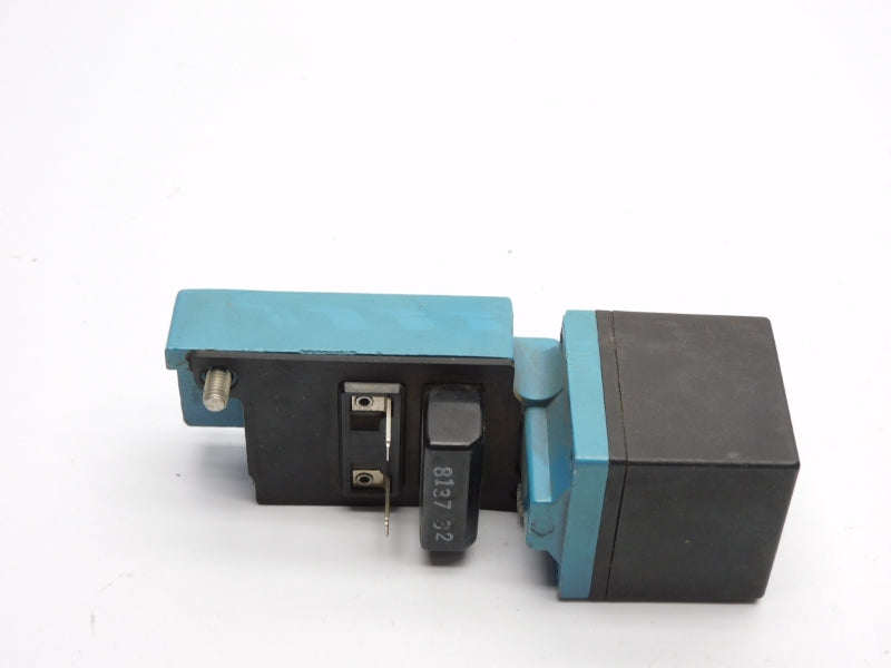 MICRO SWITCH FYTD13C4-C 120VAC 2.7A (AS PICTURED) UNMP