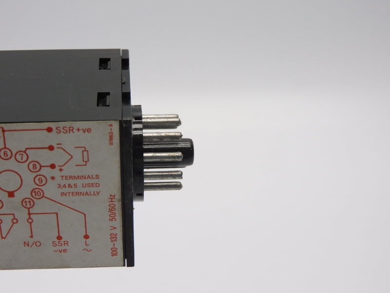 WEST INSTRUMENTS M2041-L02-T1760-H10 100-132V 0-1600'F UNMP