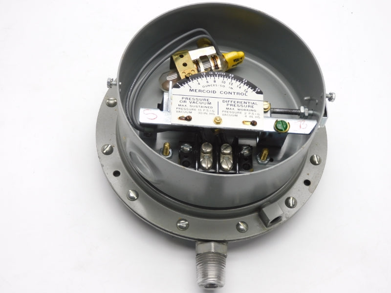 MERCOID CONTROL PG-3-P1 440V 6A 15PSI (AS PICTURED) NSMP