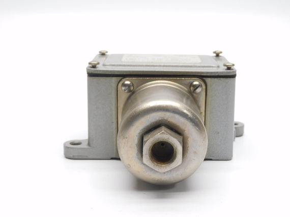 UNITED ELECTRIC J6-136 250VAC 15A 0-50"WC NSNP