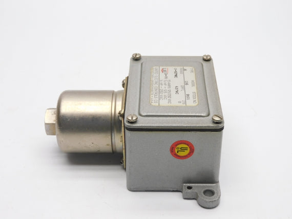 UNITED ELECTRIC J6-136 250VAC 15A 0-50"WC NSNP