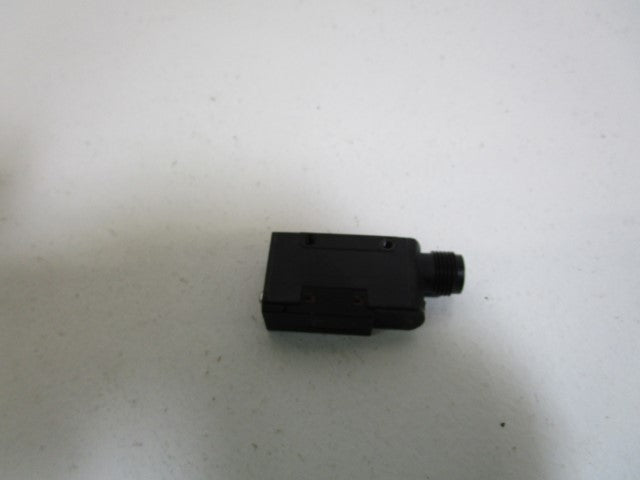 OMRON SENSOR E3S-AR86 *USED*