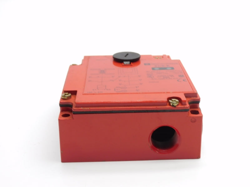 TELEMECANIQUE XCS-E5533 240V 3A (NO KEY) NSNP