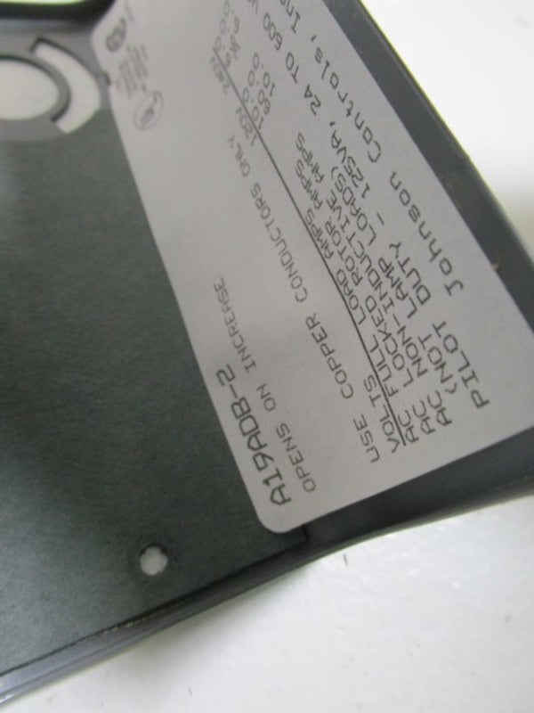 JOHNSON CONTROLS TEMPERATURE CONTROLLER A19ADB-2 *NEW NO BOX*