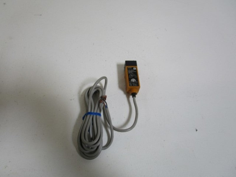 OMRON PHOTOELECTRIC SWITCH E3S-5DE4 *USED*