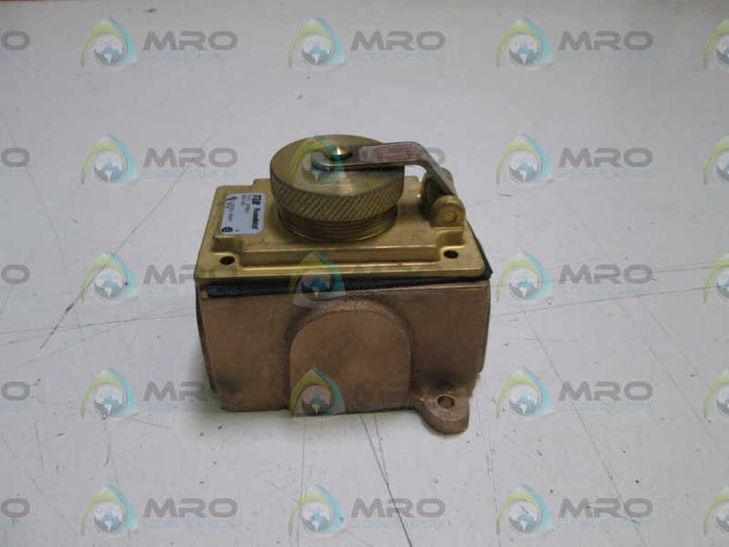 THOMAS & BETTS RECEPTACLE 3763U-1 *NEW IN BOX*