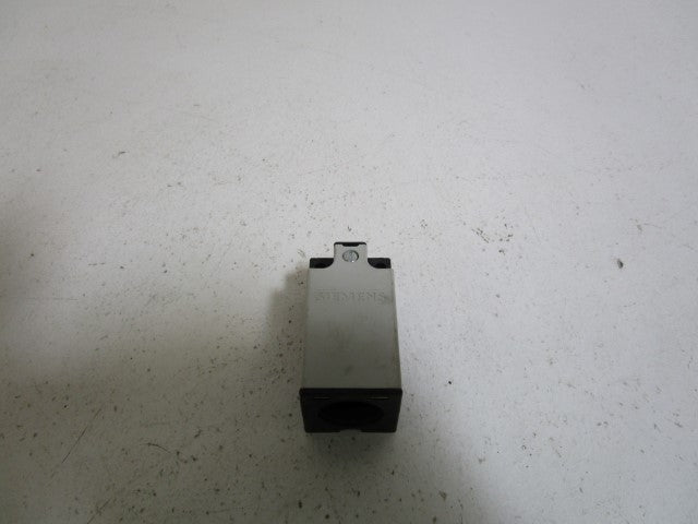 SIEMENS LIMIT SWITCH 3SE3200-1  *NEW NO BOX*