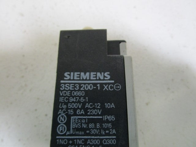 SIEMENS LIMIT SWITCH 3SE3200-1  *NEW NO BOX*