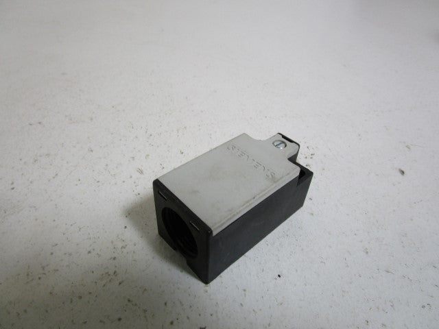 SIEMENS LIMIT SWITCH 3SE3200-1  *NEW NO BOX*