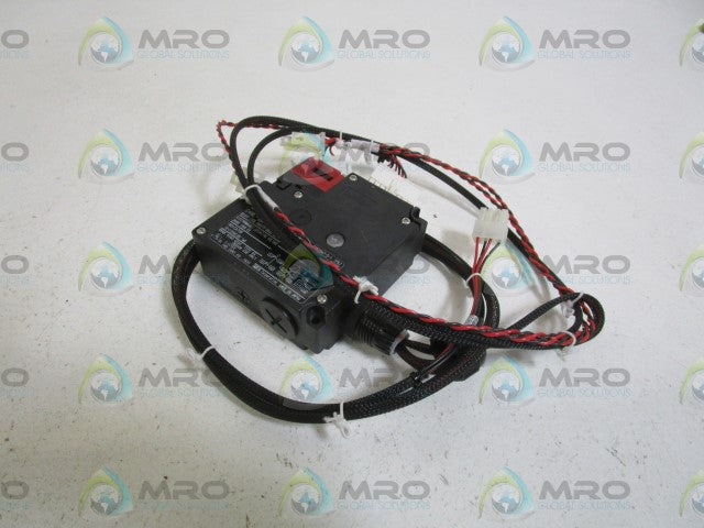 OMRON SAFETY-DOOR SWITCH D4NL-2DFG-B *USED*