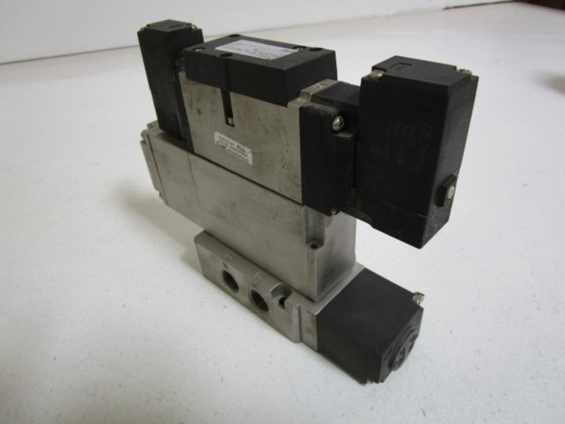 SMC VALVE NVFS3600-3F-03T W/ VVFS3000-22A *USED*