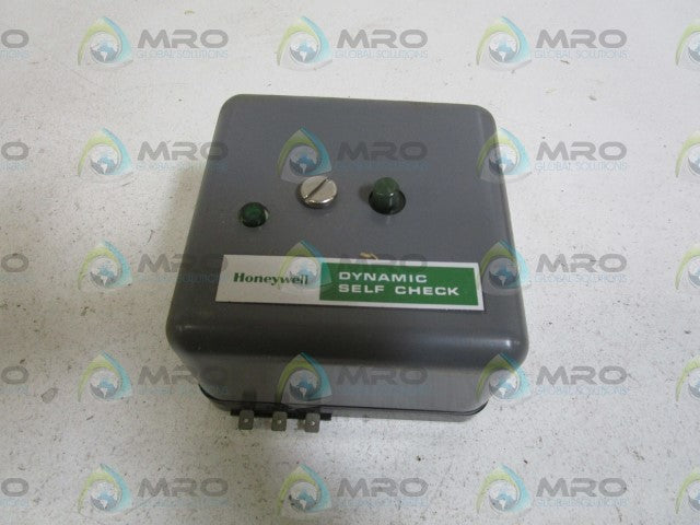 HONEYWELL FLAME SAFEGUARD RA890H1052 *USED*