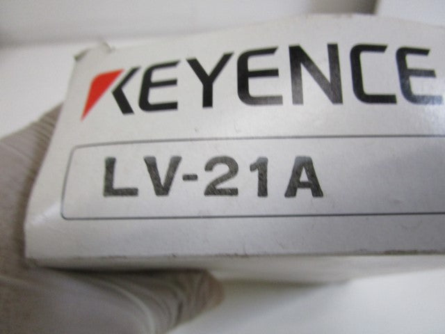 KEYENCE LASER SENSOR LV-H42 W/ LV-21A *NEW IN BOX*