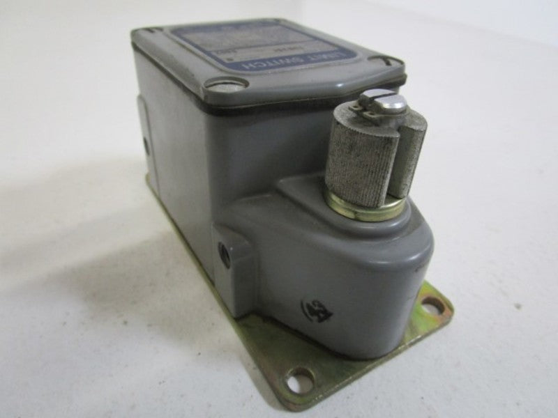 SQUARE D LIMIT SWITCH 9007-TUB3S1 *USED*