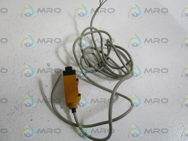 OMRON PHOTOELECTRIC SWITCH E3S-X3CB4 *USED*