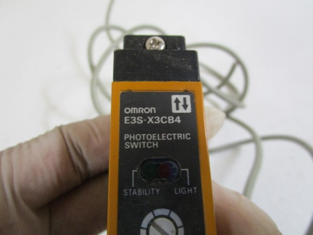 OMRON PHOTOELECTRIC SWITCH E3S-X3CB4 *USED*