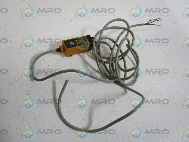 OMRON PHOTOELECTRIC SWITCH E3S-X3CB4 *USED*