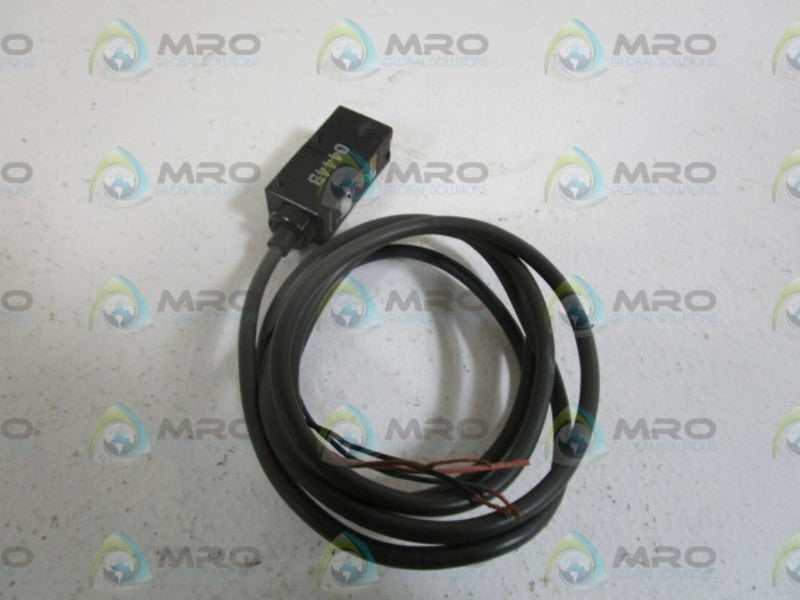 OMRON PHOTOELECTRIC SENSOR E3R-5DE4 *USED*