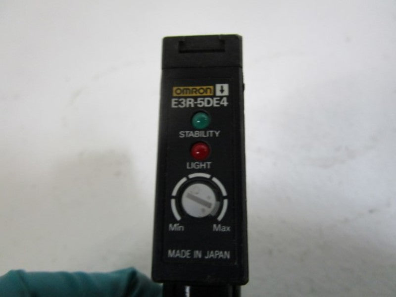 OMRON PHOTOELECTRIC SENSOR E3R-5DE4 *USED*