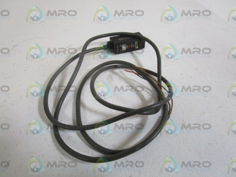 OMRON PHOTOELECTRIC SENSOR E3R-5DE4 *USED*