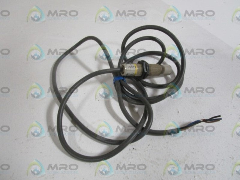 OMRON CAPACITIVE PROXIMITY SWITCH E2K-X8MF1 *USED*