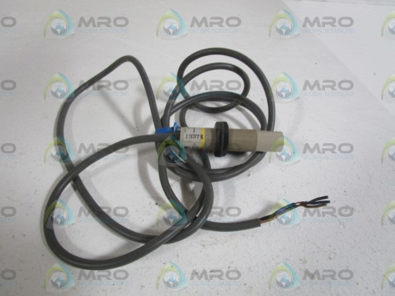OMRON CAPACITIVE PROXIMITY SWITCH E2K-X8MF1 *USED*