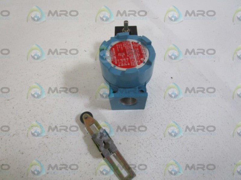 MICROSWITCH LIMIT SWITCH LSXM4N-2C *NEW IN BOX*