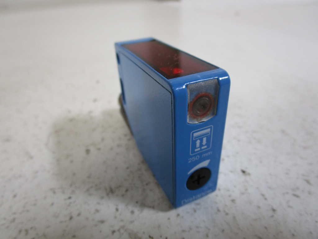 SICK WT12-2P430 PHOTOELECTRIC SENSOR *NEW NO BOX*
