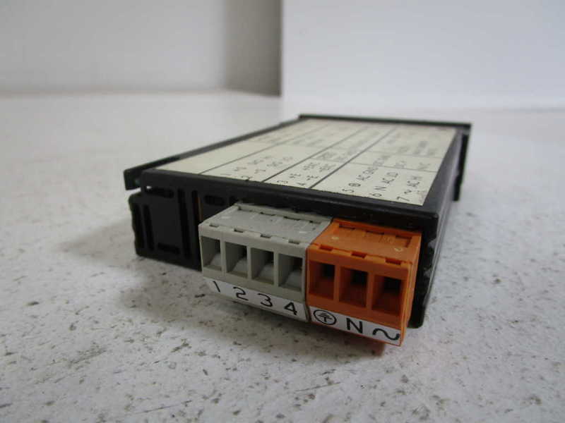 NEWPORT 205-PV4G,C0 PANEL METER (AS PICTURED) *USED*